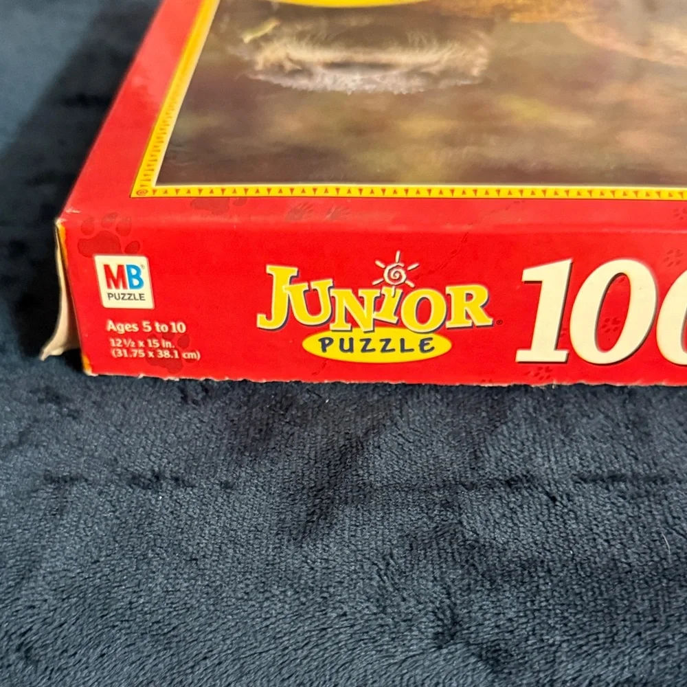 Otter Jigsaw Puzzle - Red - Picture 2 of 3